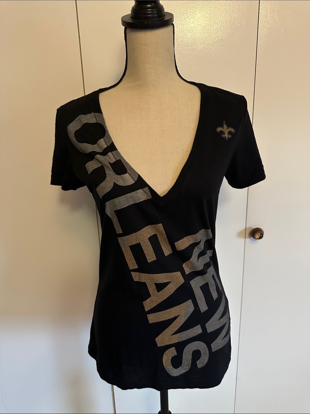 New Orleans Saints Black V-Neck Graphic Tee